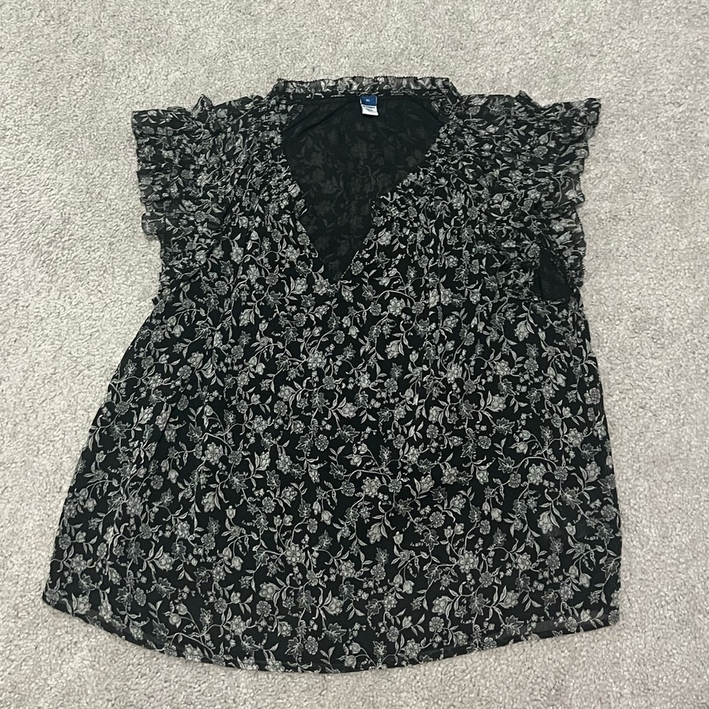Old Navy Black Floral V-Neck Ruffle Sleeve Blouse